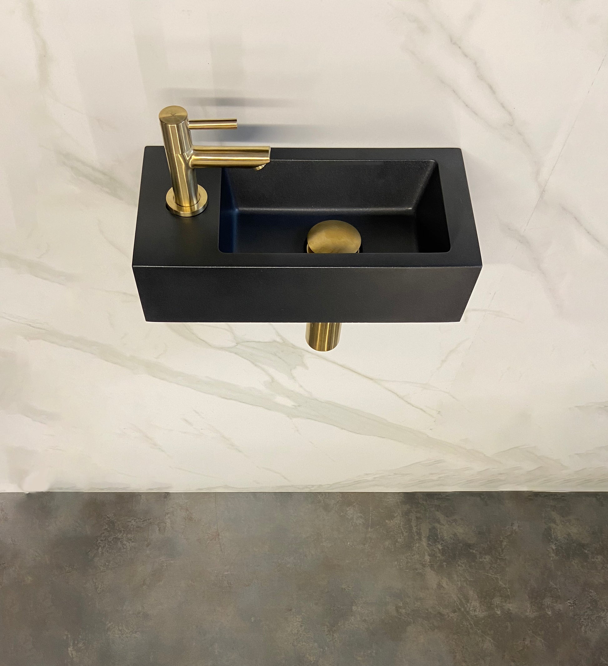 Fonteinset Rhea S mini met fontein links quartz, kraan, sifon en afvoerplug geborsteld messing - WDtegels