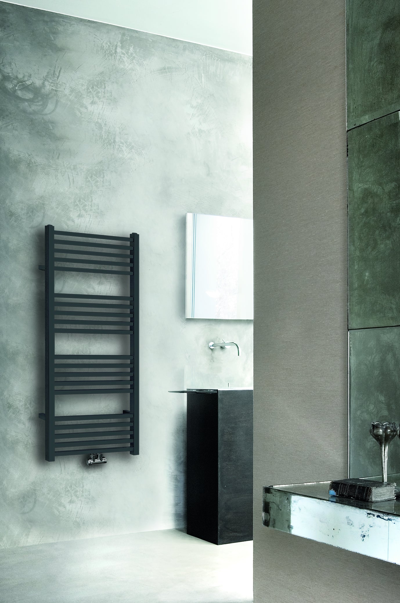 Wiesbaden Tower sierradiator 119x60 cm mat-zwart - WDtegels