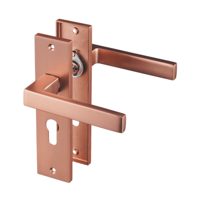 Deurklink Nola in koper met cilindergat 55 mm